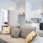 Pass The Keys Pristine 1Br Apt Queens Uni Walk Everywhere
